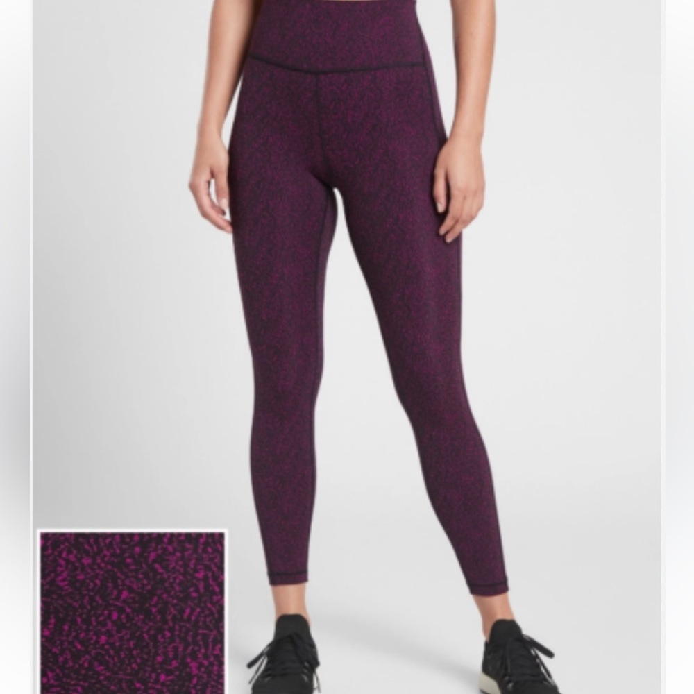 Athleta ultimate stash textured 7/8tight size small T gym workout